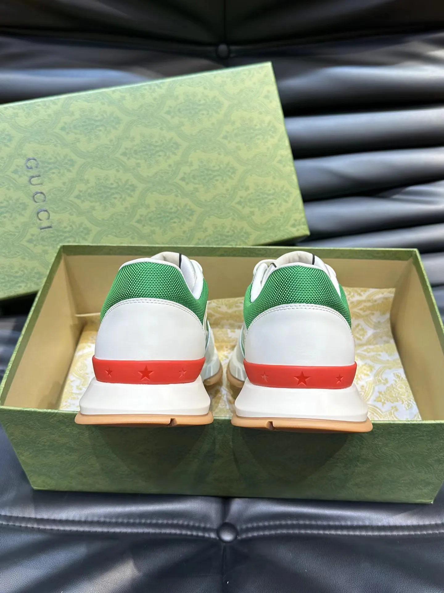 P460 new men's shoes GUCCI [Lightning] latest shoes are shipped. Original quality, fashionable, made of special materials, sheepskin lining, brand new packaging. The foot feels super comfortable and the workmanship is impeccable. Size: 38-45